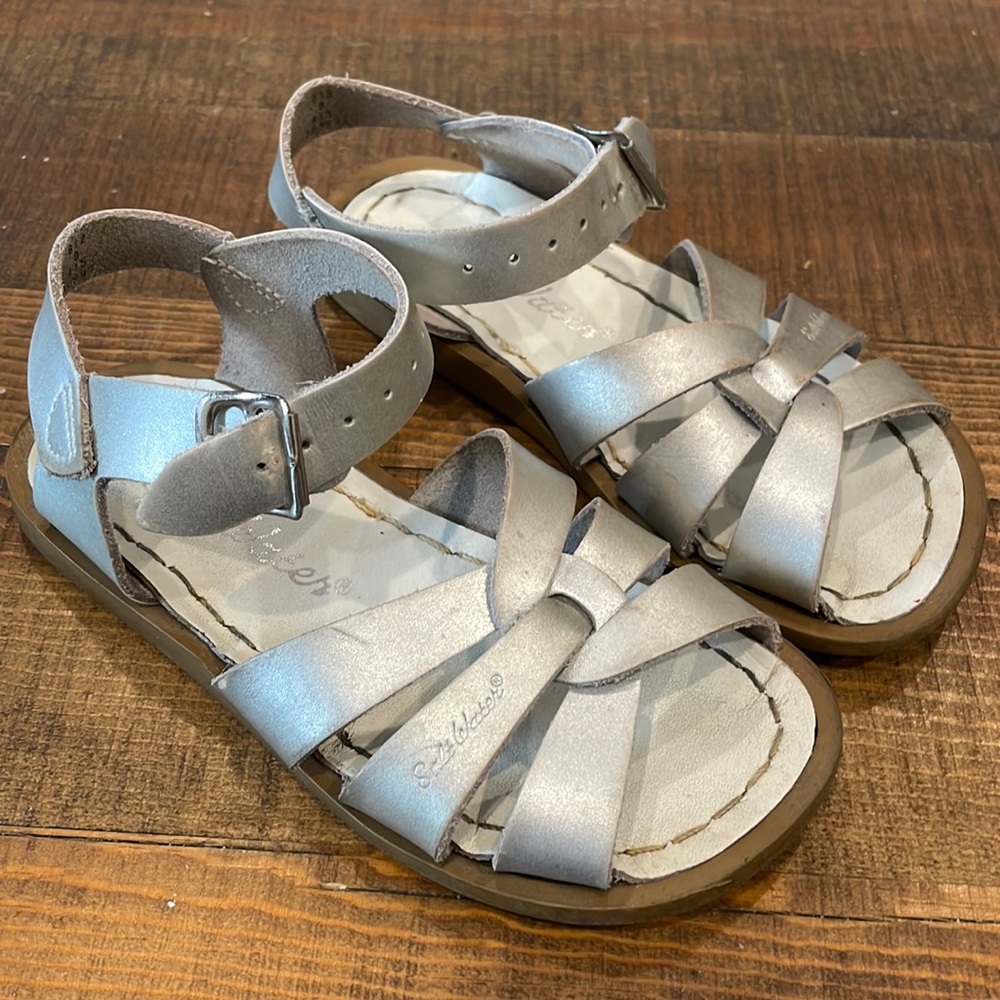 Saltwater sandals size 9